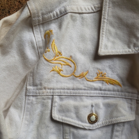 Vintage 90s Distressed Cropped White Denim Jacket - Picture 4 of 8